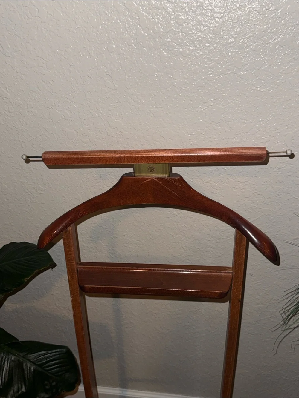 Fratelli Reguitti Brevettato Italian Wood Rolling Valet Stand Rack 1950s Vintage